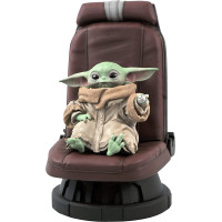 Diamond Disney Star Wars: The Mandalorian - The Child in Co-Pilot Seat Statue (1/2)